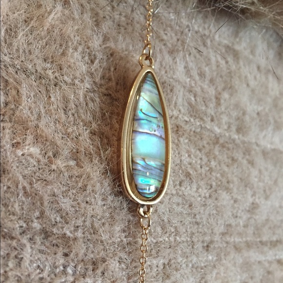 🍁Stunning🍁 Gold Necklace with Abalone Shell Look - Picture 3 of 3